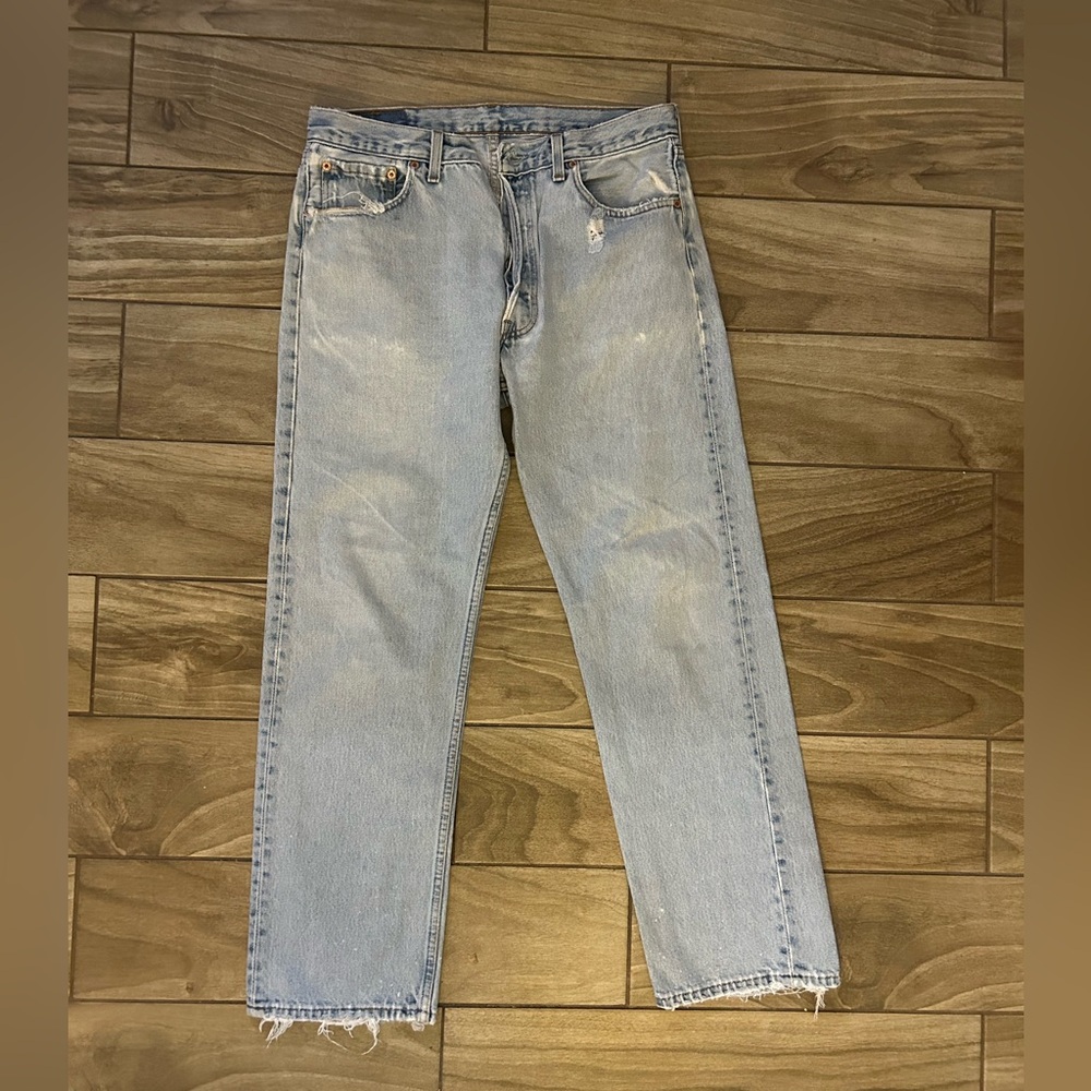 Vintage light wash Levi’s 501 34/30 size 8-10